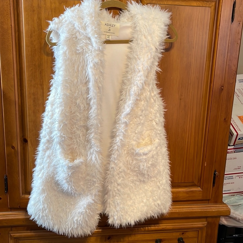 ASHLEY by 26 International off white fuzzy vest hoodie